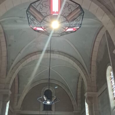photo lampe luminaire chauffant eglise saint martin de bavel installation electrique