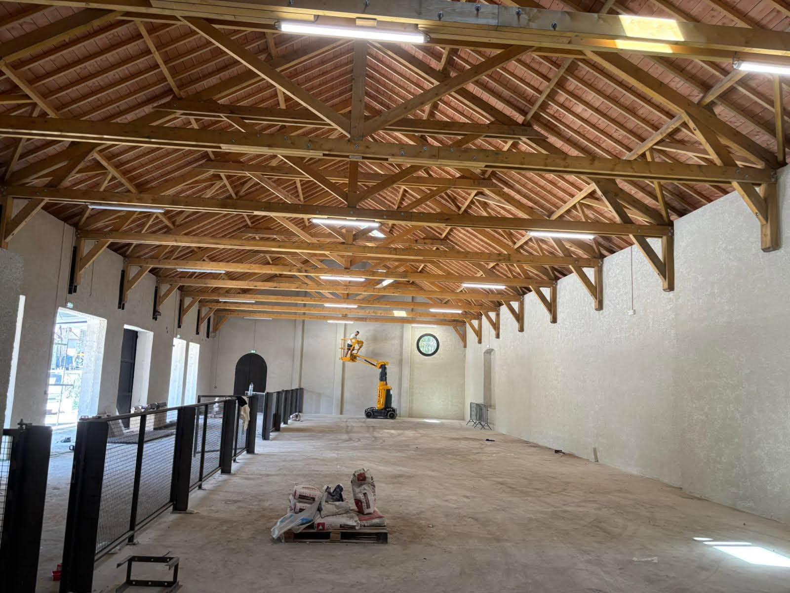 Installation de l'électricité d'une grande halle Glandieu